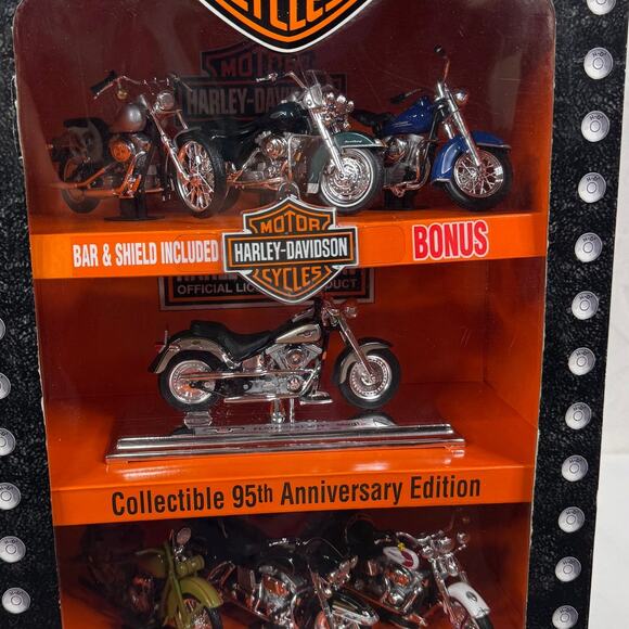 Harley Davidson 7 Piece Collectible 95th Anniversary Edition Die Cast set 1:18 - Picture 9 of 10